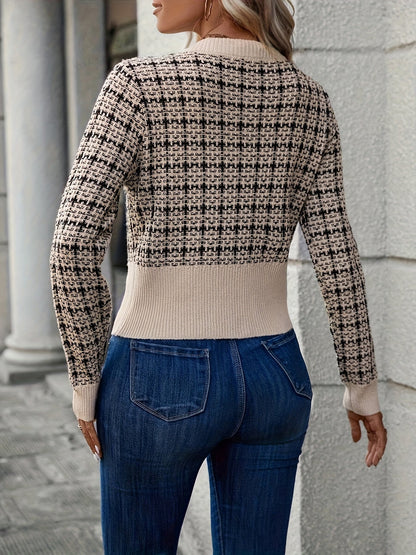Chic Houndstooth Knit Cardigan with Gold Buttons and Chest Pockets