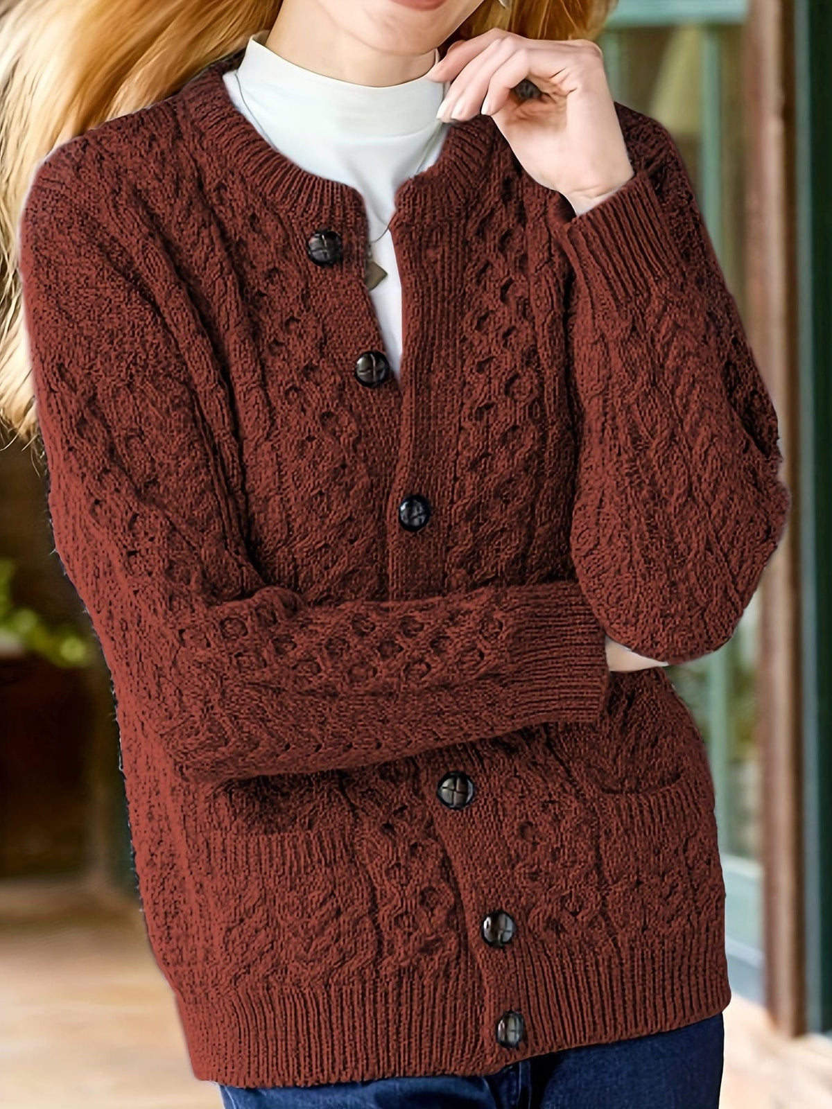 Chunky Cable Knit Cardigan with Textured Pattern and Front Pockets