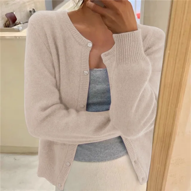 Cosy Cropped Knit Cardigan with Round Neckline