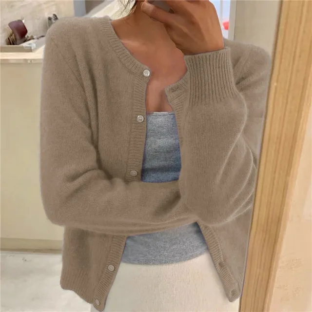 Cosy Cropped Knit Cardigan with Round Neckline