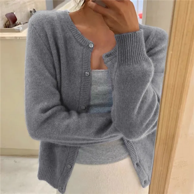 Cosy Cropped Knit Cardigan with Round Neckline