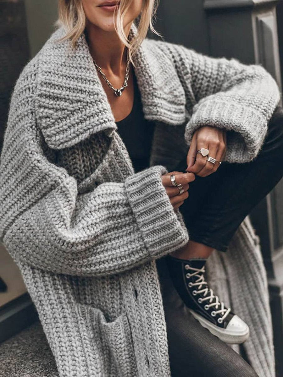 Oversized Chunky Knit Cardigan with Wide Collar and Side Pockets